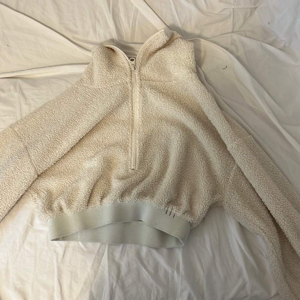 Cropped sweater/top